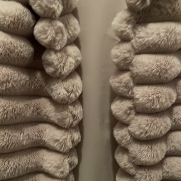 Sage Fur Coat - Picture 2 of 3